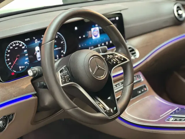 Mercedes-Benz E-Class — Фото автомобиля 7