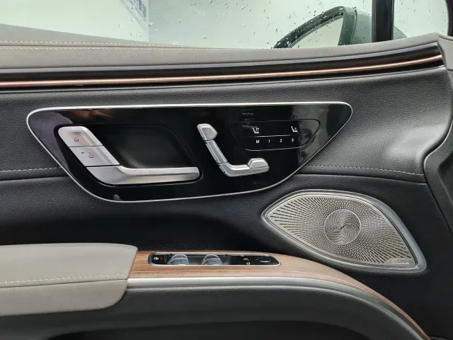 Mercedes-Benz EQS SUV — Фото автомобиля 18