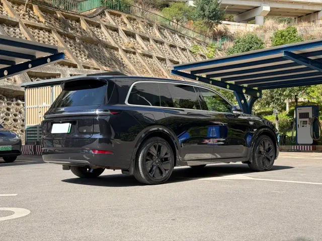 Li Auto L9 — Фото автомобиля 5