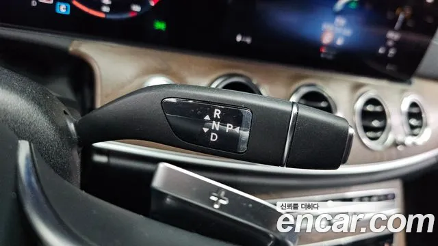 Mercedes-Benz E-Class — Фото автомобиля 9