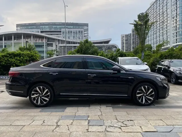 Volkswagen Passat — Фото автомобиля 4