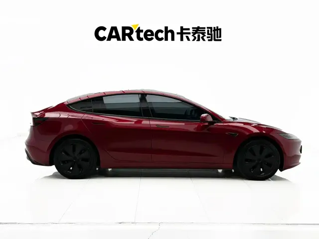 Tesla Model 3 — Фото автомобиля 4
