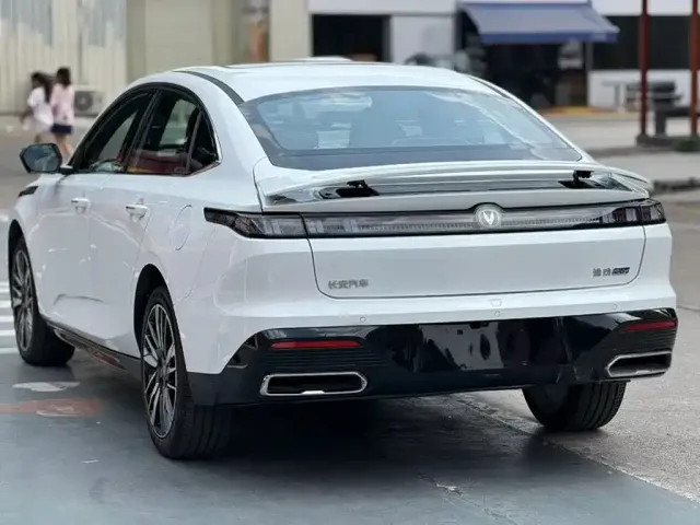 Changan Eado — Фото автомобиля 7