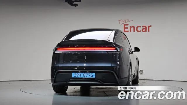 Tesla Model Y — Фото автомобиля 4
