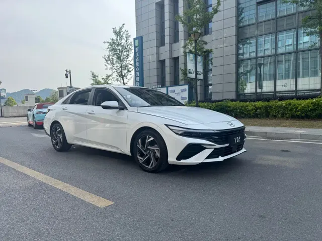 Hyundai Elantra — Фото автомобиля 4