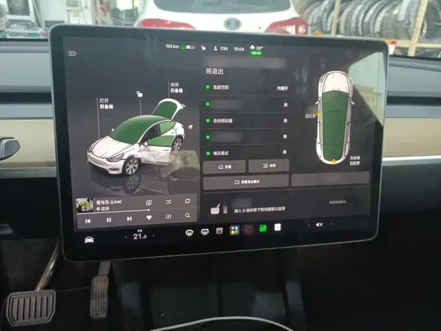Tesla Model Y — Фото автомобиля 3
