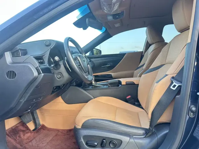 Lexus ES — Фото автомобиля 2