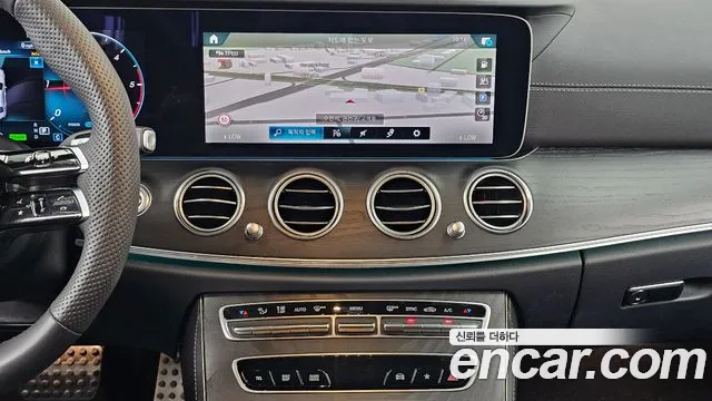 Mercedes-Benz E-Class — Фото автомобиля 14
