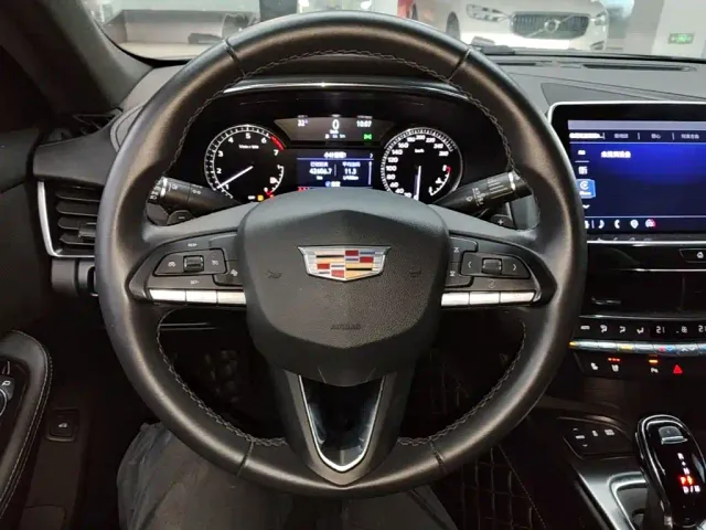 Cadillac CT5 — Фото автомобиля 10
