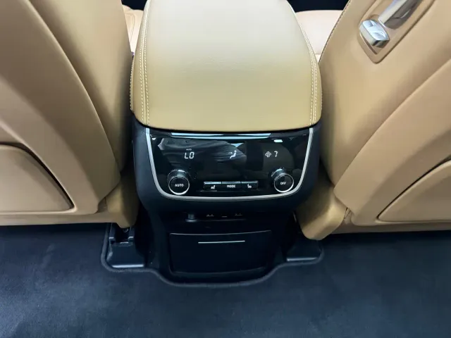 Li Auto ONE — Фото автомобиля 10