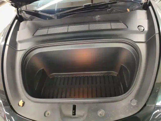 Tesla Model Y — Фото автомобиля 19