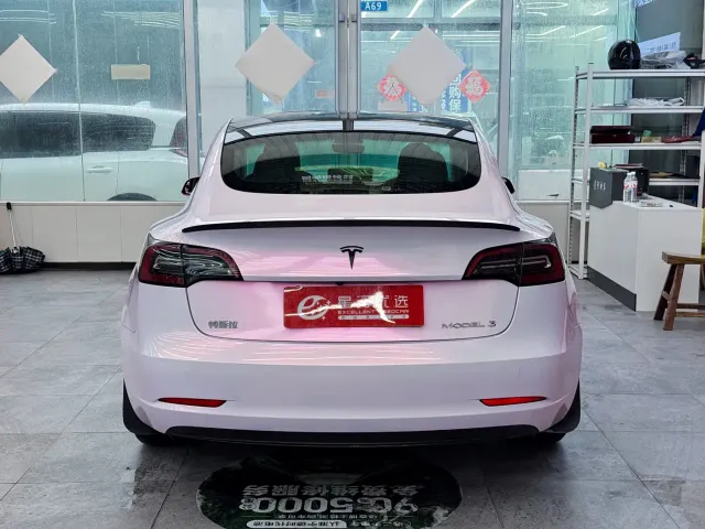 Tesla Model 3 — Фото автомобиля 6