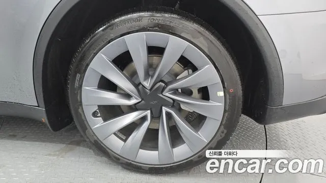 Tesla Model Y — Фото автомобиля 6