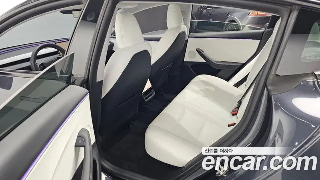 Tesla Model 3 — Фото автомобиля 11