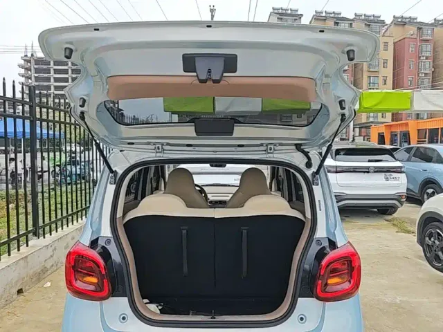 Wuling Motors Hongguang MINIEV 2025 4-Door Premium Edition — Фото автомобиля 18