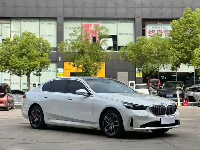 BMW i5 — Фото автомобиля 3