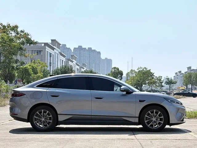 BYD Qin L — Фото автомобиля 8