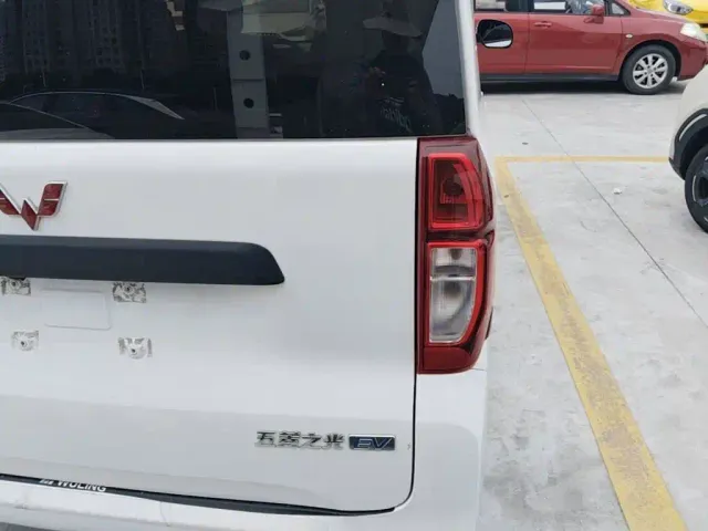 Wuling Zhiguang NEV — Фото автомобиля 7