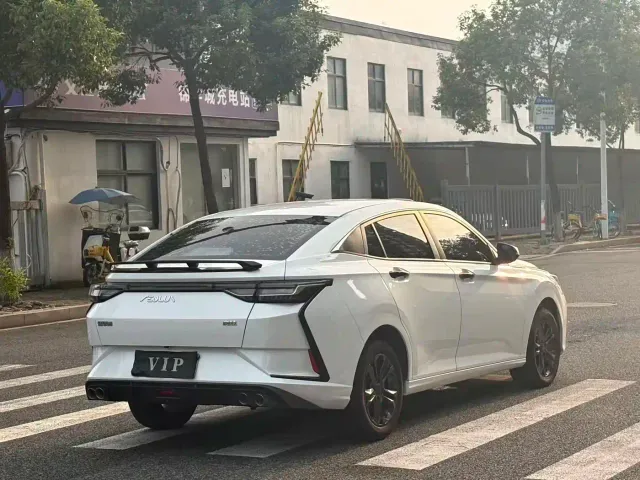 Dongfeng Yixuan — Фото автомобиля 5