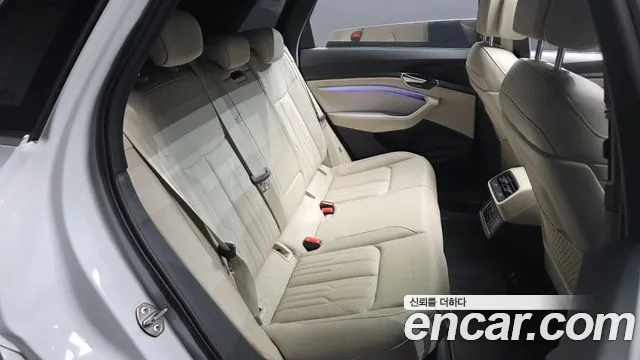 Audi e-tron — Фото автомобиля 10