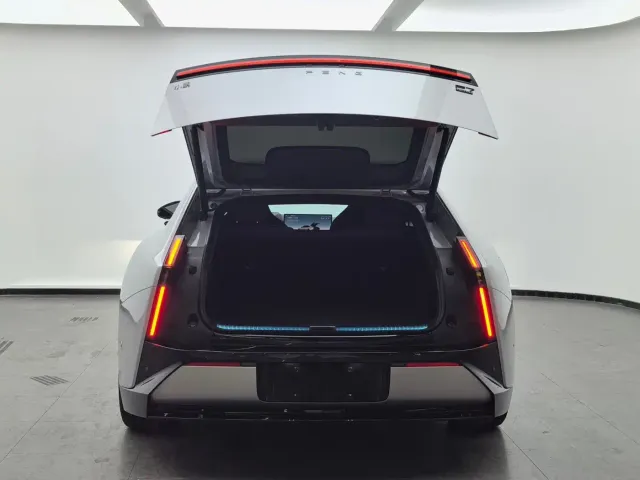 Xpeng P7 — Фото автомобиля 12