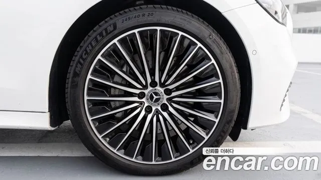 Mercedes-Benz E-Class — Фото автомобиля 5