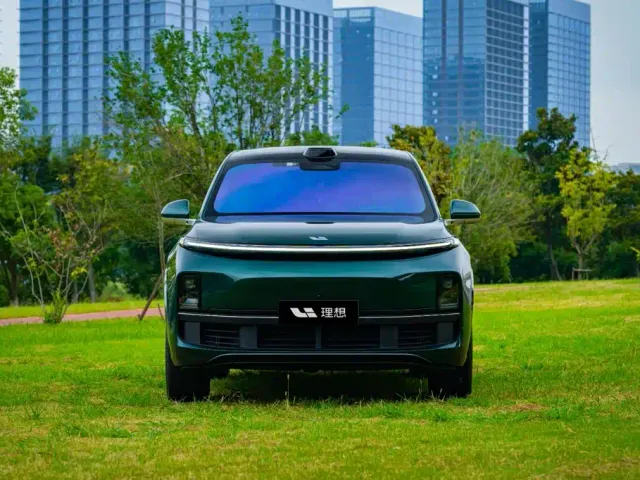 Li Auto L9 — Фото автомобиля 2