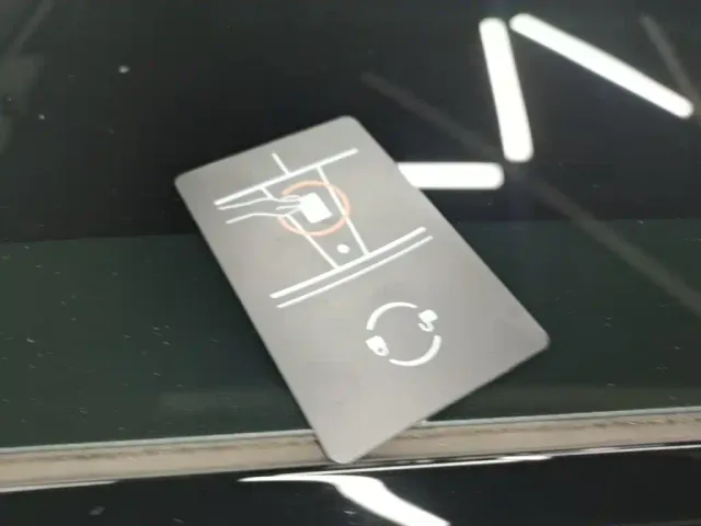 Tesla Model Y — Фото автомобиля 8