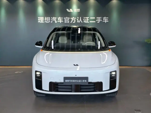 Li Auto i8 — Фото автомобиля 2