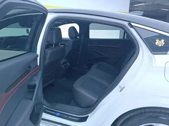 Ford Mondeo — Фото автомобиля 10