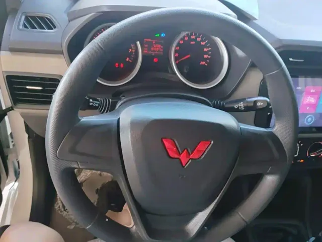 Wuling Hongguang — Фото автомобиля 10