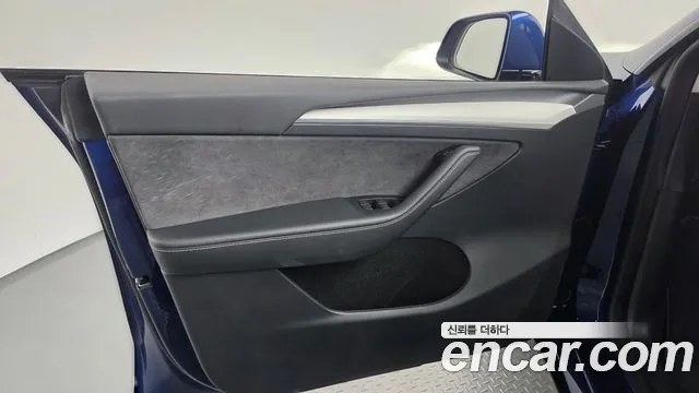 Tesla Model Y — Фото автомобиля 13