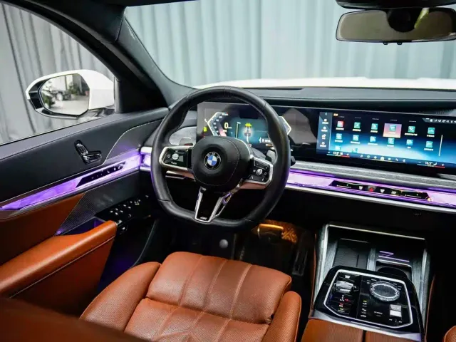 BMW 7 Series — Фото автомобиля 12