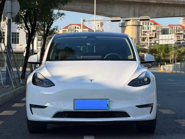 Фотография автомобиля — Tesla Model Y