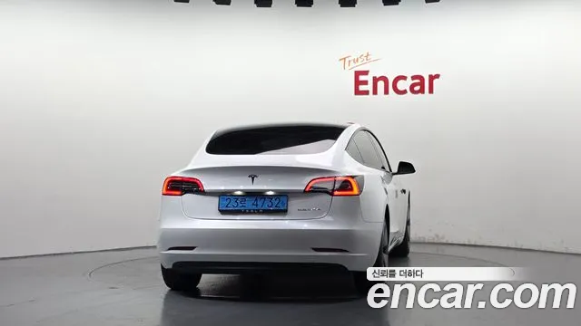 Tesla Model 3 — Фото автомобиля 4