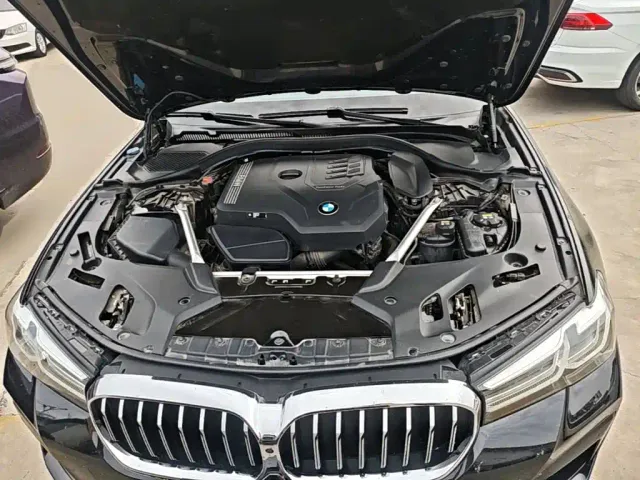 BMW 5 Series — Фото автомобиля 19
