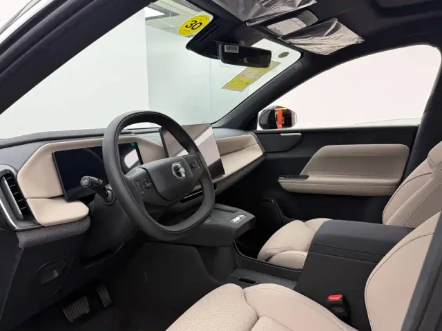Volvo XC70 Plug-in Hybrid — Фото автомобиля 10