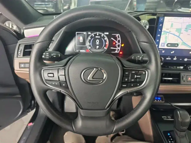 Lexus ES — Фото автомобиля 10