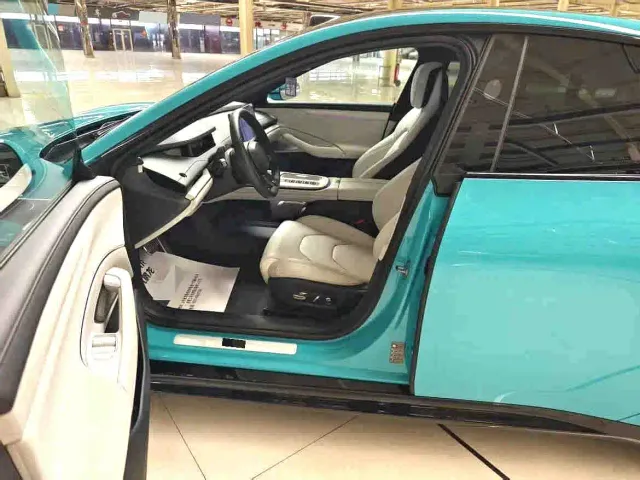 Xiaomi SU7 — Фото автомобиля 4