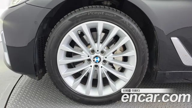 BMW 5 Series G30 — Фото автомобиля 5
