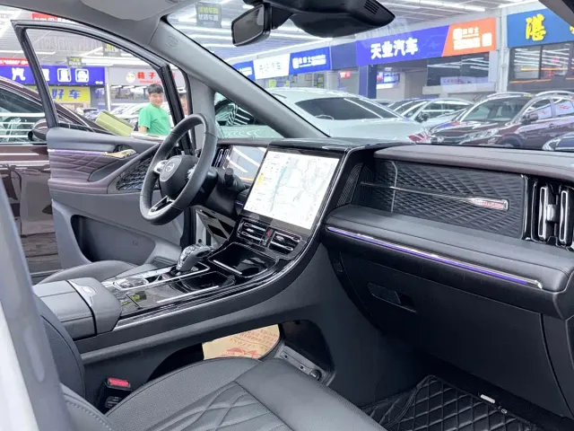 GAC Trumpchi M8 — Фото автомобиля 23