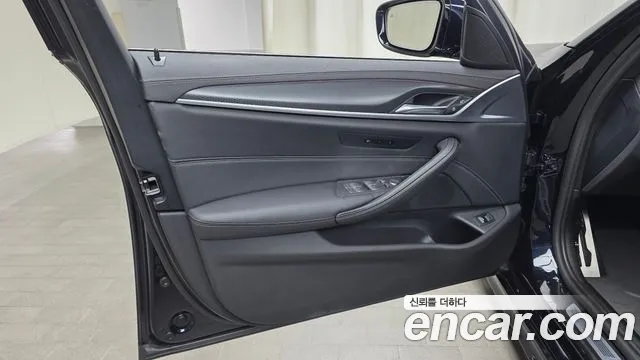 BMW 5 Series G30 — Фото автомобиля 13