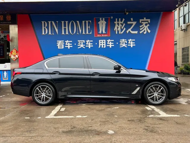 BMW 5 Series — Фото автомобиля 12