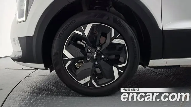 Kia Niro — Фото автомобиля 5