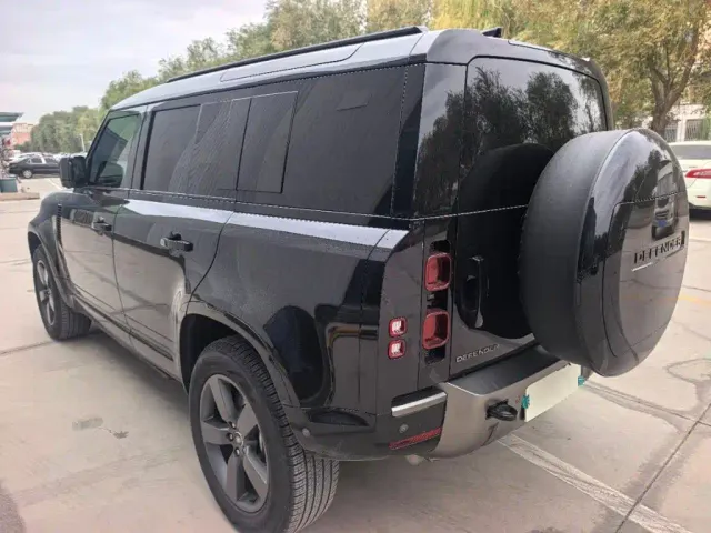 Land Rover Defender — Фото автомобиля 9