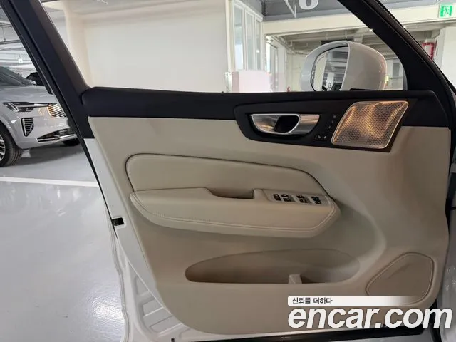 Volvo XC60 Generation 2 — Фото автомобиля 17