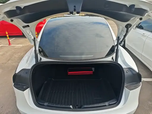Tesla Model 3 2025 Model Year Facelift Rear-Wheel Drive — Фото автомобиля 18