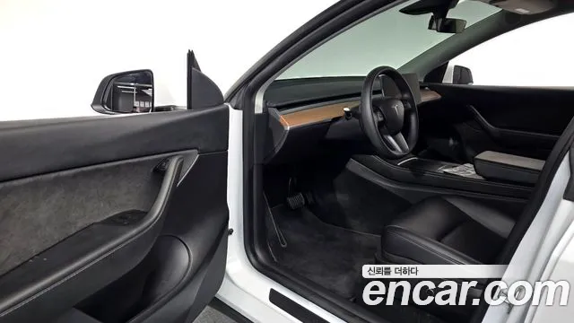Tesla Model Y — Фото автомобиля 15