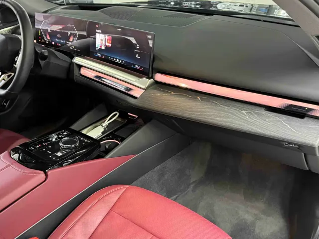 BMW 5 Series — Фото автомобиля 17