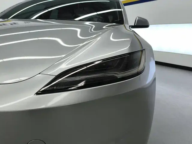 Tesla Model 3 — Фото автомобиля 5